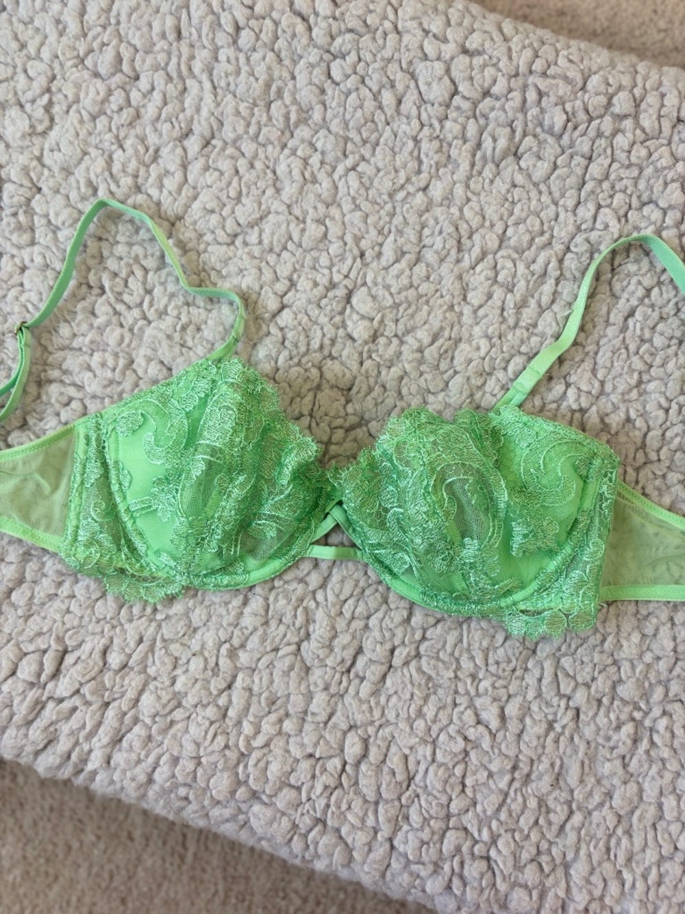 Victoria’s Secret Lace Bra Green 32C